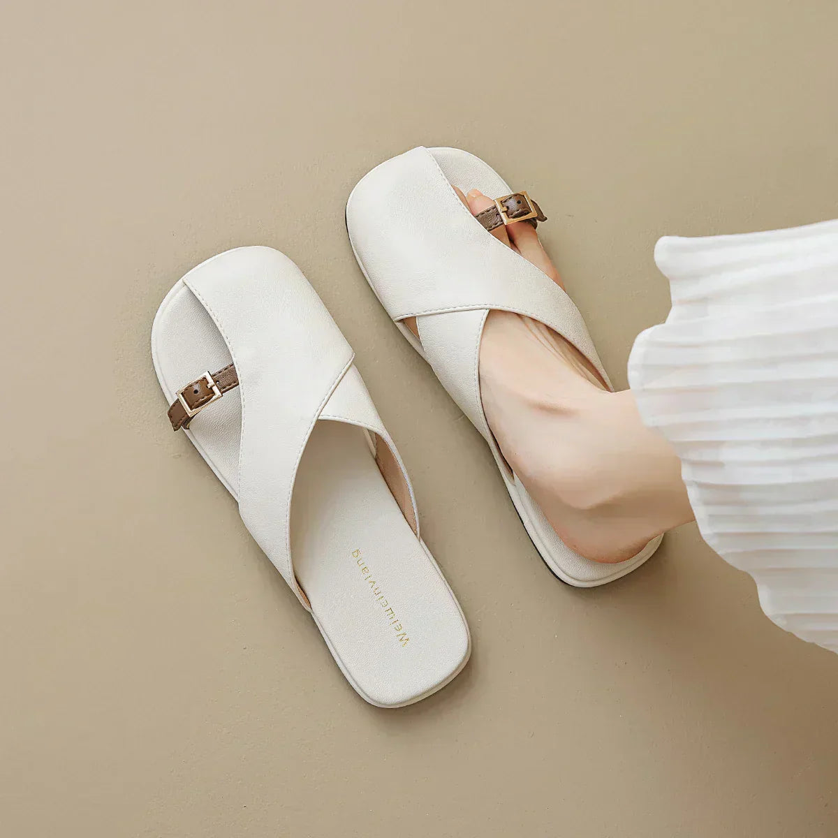 Vienna | Crossed Sandals