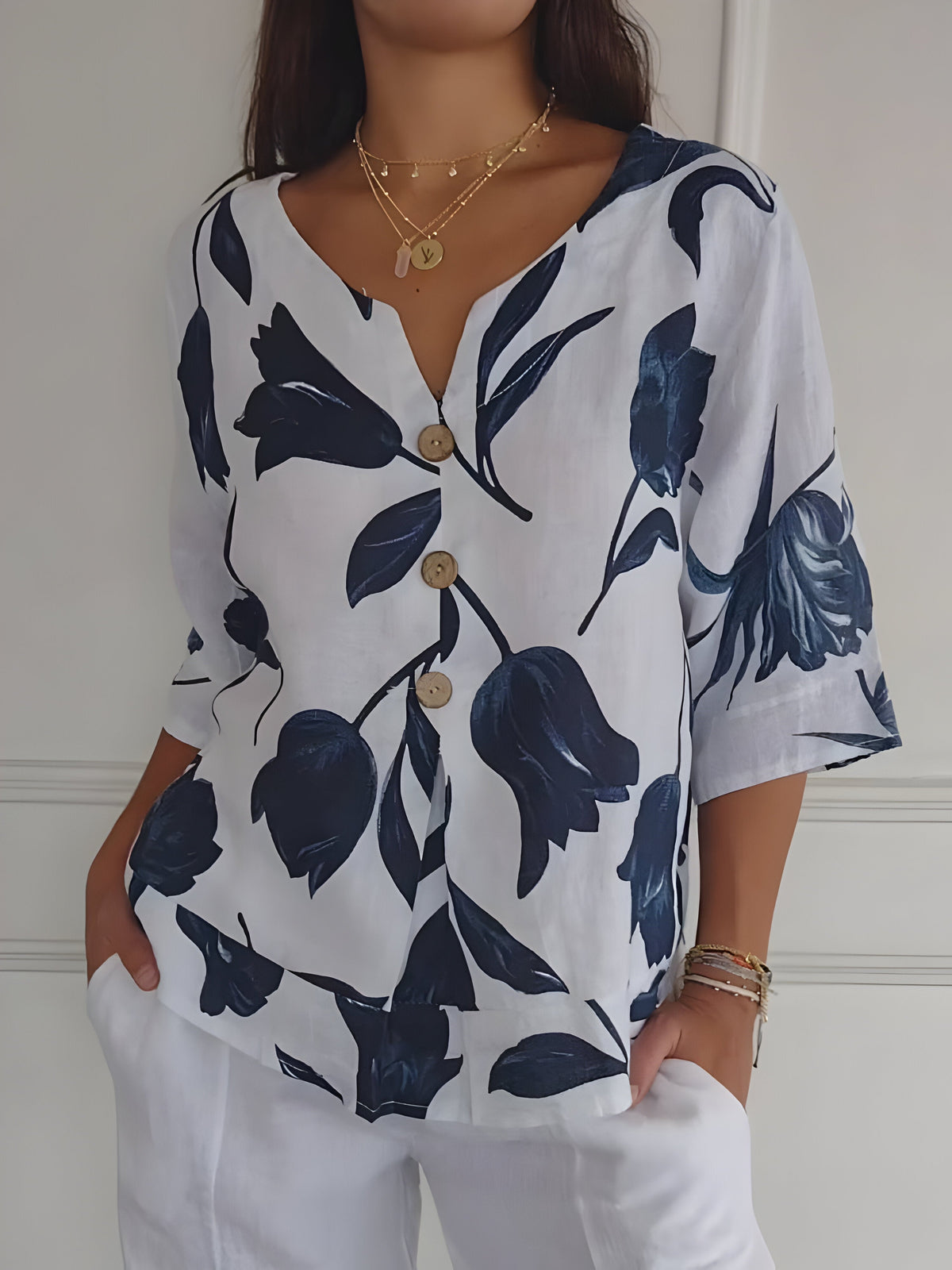 NOËLLE™ | Spring Blouse with V-Neck